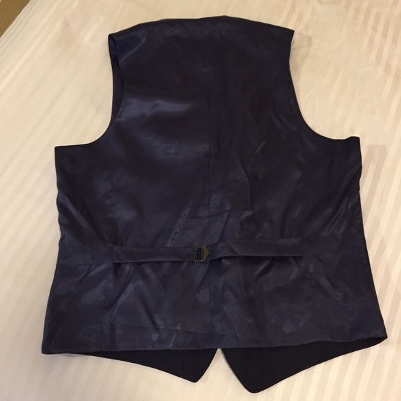 Men’s Vest - Small - Picture 2 of 2
